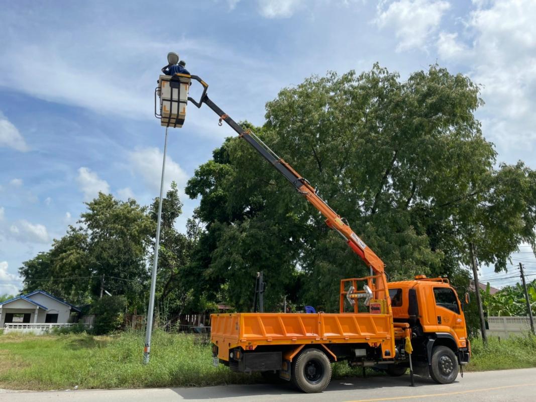 นายกองค์การบริหารส่วนจังหวัดตาก ได้มอบหมายให้เจ้าหน้าที่ ฝ่ายก่อสร้างและซ่อมบำรุง สำนักการช่าง องค์การบริหารส่วนจังหวัดตาก ลงพื้นที่ปฏิบัติงานสำรวจและบำรุงรักษาระบบไฟฟ้าสาธารณะ