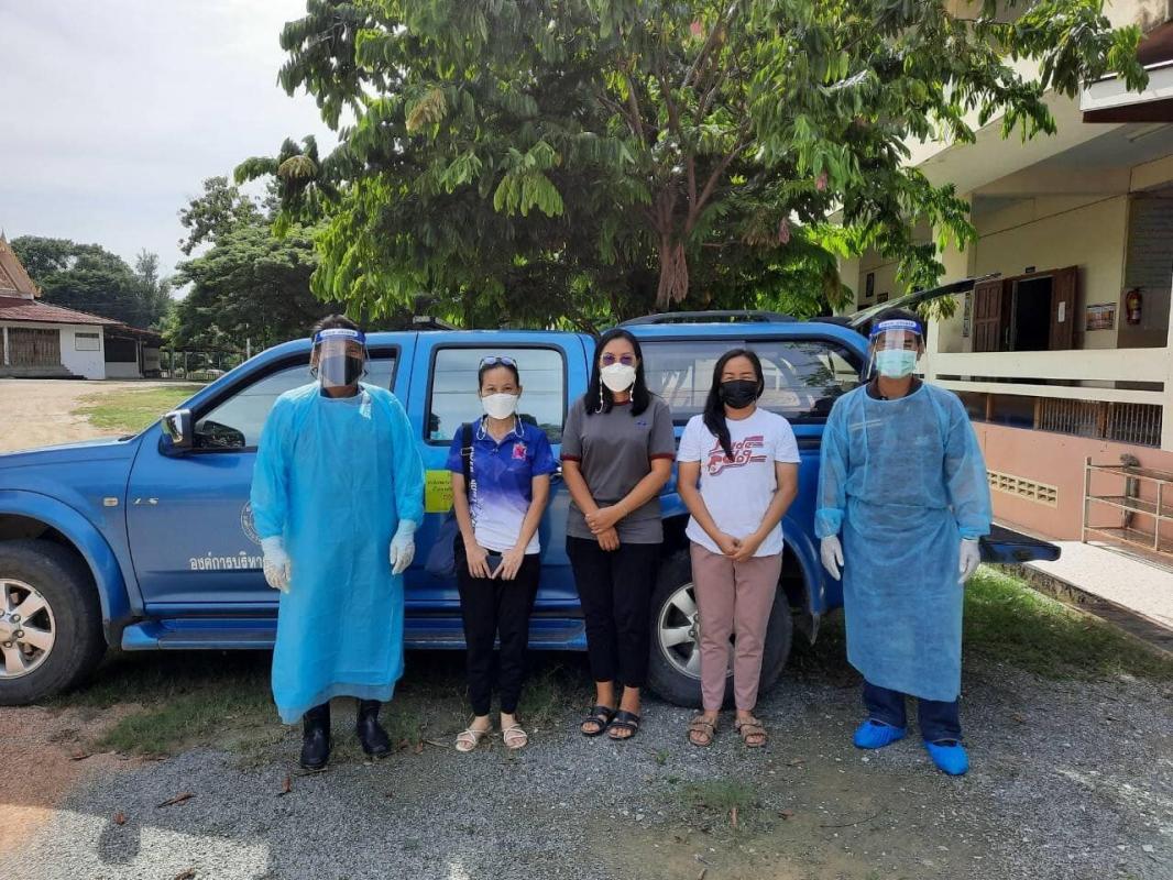 นายก อบจ.ตาก นำทีมฉีดพ่นน้ำยาฆ่าเชื้อโรค วัดท่านา จังหวัดตาก