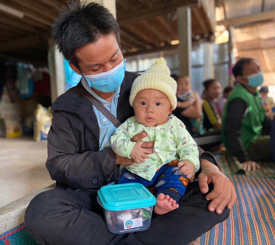 รพ.สต.บ้านสันป่าไร่ ออกหน่วยฉีดวัคซีนเด็กบนดอยห้วยกระทิง,จ่ายยา para syr,ferrous syr,และแจกของให้เด็กทุกคน