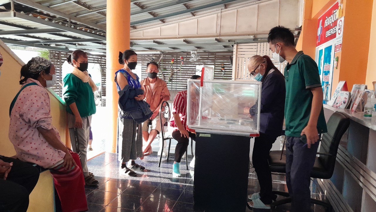 เจาะเลือด,วัดความดันโลหิต,ชั่งน้ำหนัก pt DM ที่รับยา ณ.รพ.สต.บ้านสันป่าไร่