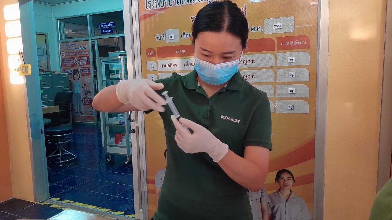 เจาะเลือด,วัดความดันโลหิต,ชั่งน้ำหนัก pt DM ที่รับยา ณ.รพ.สต.บ้านสันป่าไร่