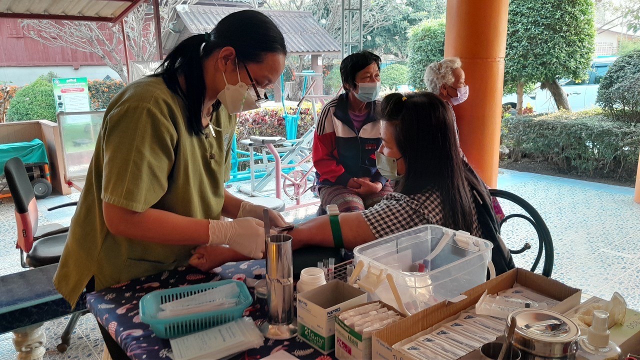 รพ.สต.บ้านสันป่าไร่ เจาะเลือด วัดความดันฯ วัดรอบเอว ชั่งน้ำหนัก ตรวจปัสสาวะ pt NCD