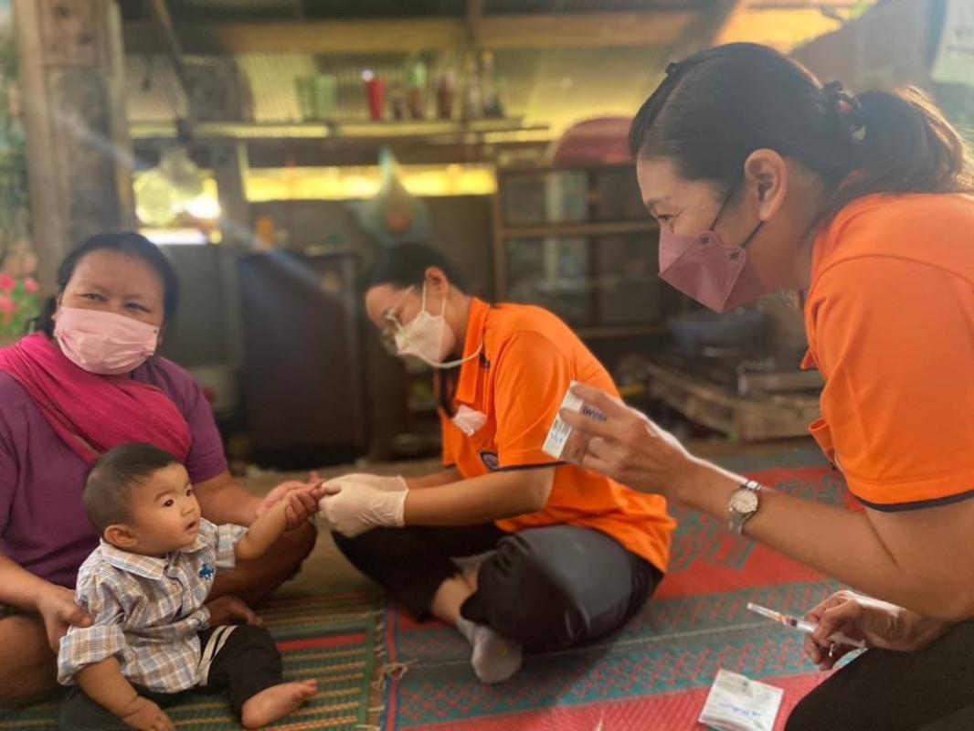 9 มีนาคม 2566 จนท.รพ.สต.บ้านสันป่าไร่ ออกหน่วยฉีดวัคซีน,เจาะเลือดตรวจhct,จ่ายยาpara syr,ferrous syr เด็กม.6 บ้านห้วยกระทิง