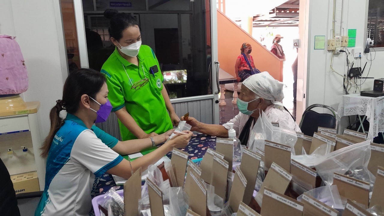 22/3/66 ช่วงบ่าย รพ.สต.บ้านสันป่าไร่ จ่ายยา(ผ่านการ audit จาก พญ.นันทิยา) pt NCD กลุ่ม 3 (HT) , นับจำนวนยาและทบทวนความเข้าใจการทานยา ก่อนกลับบ้าน จำนวน 51 ราย