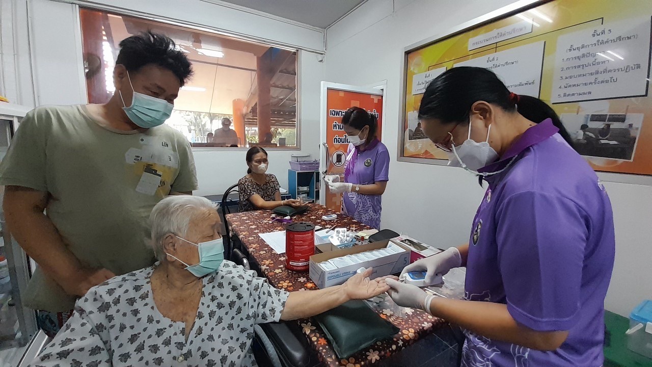 18/4/66 รพ.สต.บ้านสันป่าไร่ เจาะเลือด , วัดความดันฯ , ชั่งน้ำหนัก ผู้ป่วยโรคเบาหวานที่รับยาที่ รพ.สต.บ้านสันป่าไร่ จำนวน 18 ราย