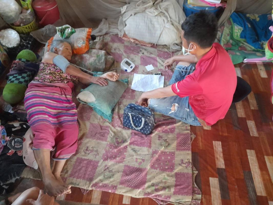 20/4/66 จนท.สสช.บ้านห้วยกระทิง เยี่ยมบ้านผู้ป่วยความดันโลหิตสูง ติดตามวัดความดันโลหิต  ประเมินความสามารถในการดำเนินชีวิตประจำวัน ดัชนีบาร์เธลเอดีแอล(Barthel ADL index) และให้คำแนะนำเกี่ยวกับการทานยา การปฏิบัติตัว การไปพบแพทย์ตามนัดและให้กำลังใจแก่ผู้ป่วยแ