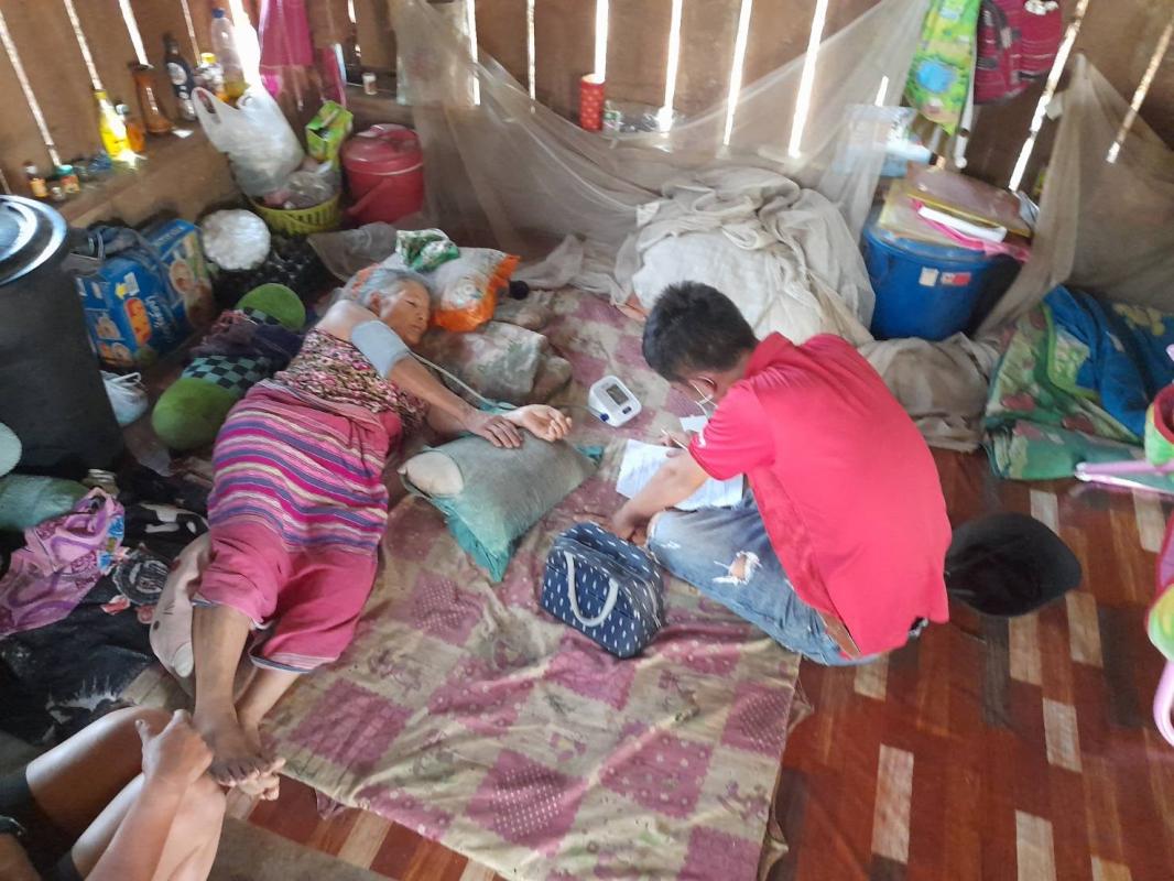 20/4/66 จนท.สสช.บ้านห้วยกระทิง เยี่ยมบ้านผู้ป่วยความดันโลหิตสูง ติดตามวัดความดันโลหิต  ประเมินความสามารถในการดำเนินชีวิตประจำวัน ดัชนีบาร์เธลเอดีแอล(Barthel ADL index) และให้คำแนะนำเกี่ยวกับการทานยา การปฏิบัติตัว การไปพบแพทย์ตามนัดและให้กำลังใจแก่ผู้ป่วยแ