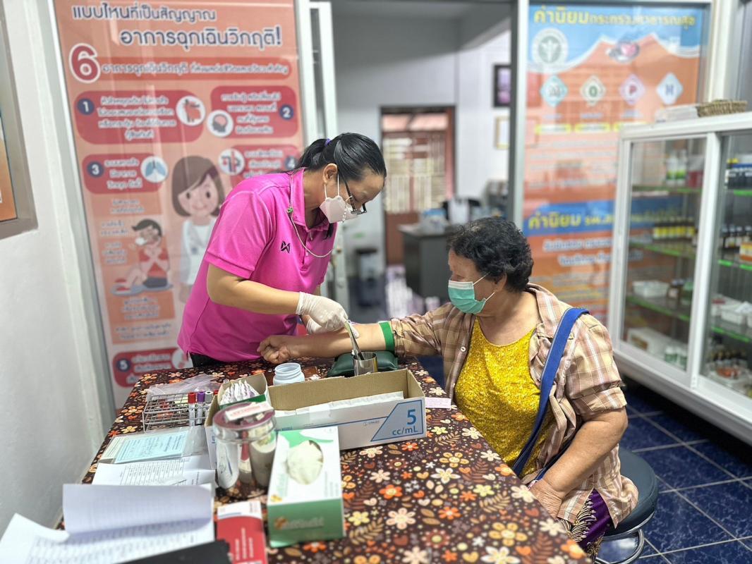 16/5/66 รพ.สต.บ้านสันป่าไร่ วัดความดันโลหิต,เจาะเลือด,ชั่งน้ำหนัก,วัดรอบเอว,ทำAuthenยืนยันตัวตน ผู้ป่วยโรคความดันโลหิตสูง(กลุ่ม2/3) ที่รับยาที่ รพ.สต.บ้านสันป่าไร่ จำนวน 52 ราย