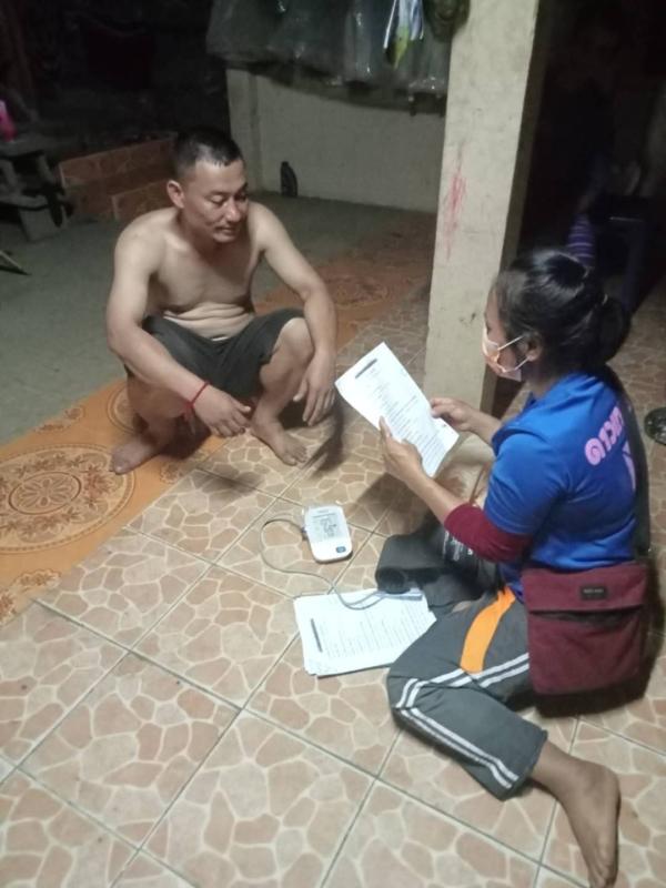 จนท.รพ.สต.บ้านสันป่าไร่ร่วมกับอสม.ม.3บ้านป่าไร่เหนือให้ความรู้ คำแนะนำเกี่ยวกับ 10 สัญญานเตือนเสี่ยงฆ่าตัวตายพร้อมทั้งติดป้าย 10 สัญญานเตือนเสี่ยงฆ่าตัวตาย จำนวน 278 หลังคาเรือน