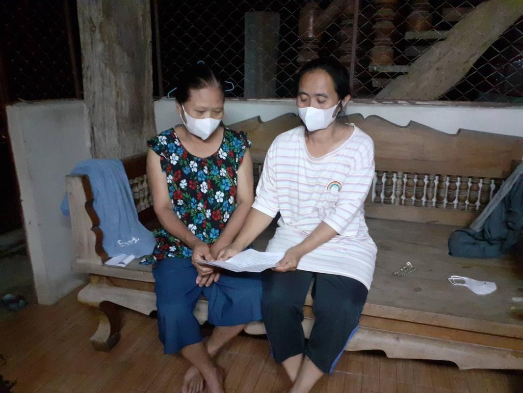 จนท.รพ.สต.บ้านสันป่าไร่ร่วมกับอสม.ม.3บ้านป่าไร่เหนือให้ความรู้ คำแนะนำเกี่ยวกับ 10 สัญญานเตือนเสี่ยงฆ่าตัวตายพร้อมทั้งติดป้าย 10 สัญญานเตือนเสี่ยงฆ่าตัวตาย จำนวน 278 หลังคาเรือน