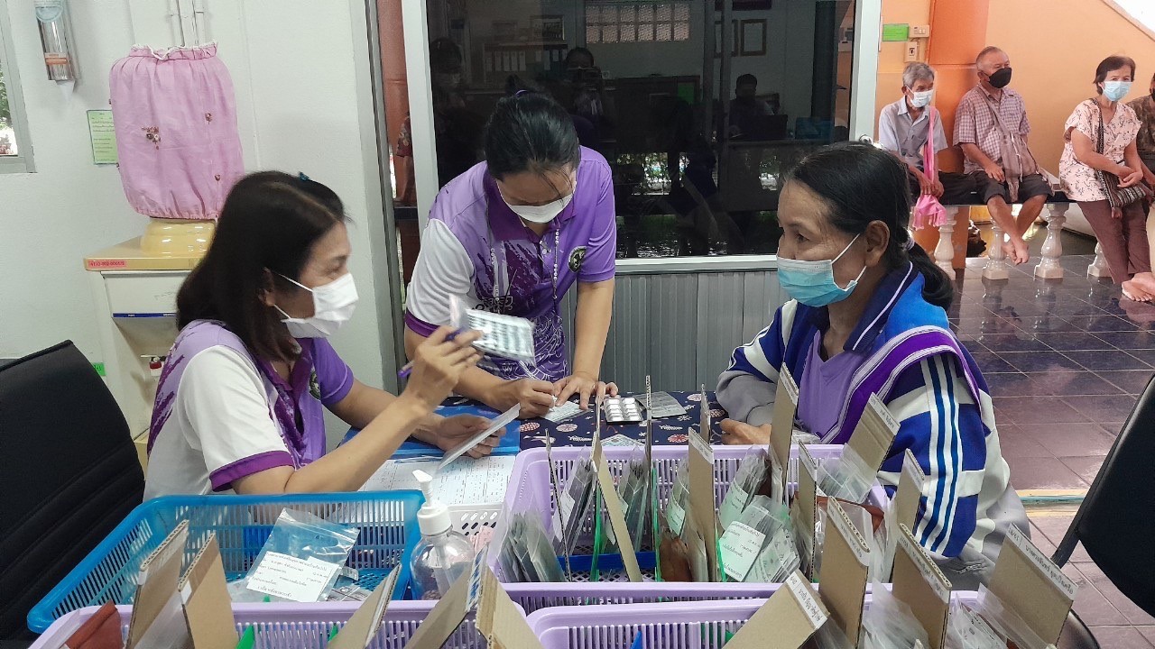 23/5/66 ช่วงบ่าย รพ.สต.บ้านสันป่าไร่ ให้บริการจ่ายยาผู้ป่วยโรคความดันโลหิตสูง (กลุ่ม 2/3) ที่รับยาที่ รพ.สต.จำนวน 52 ราย