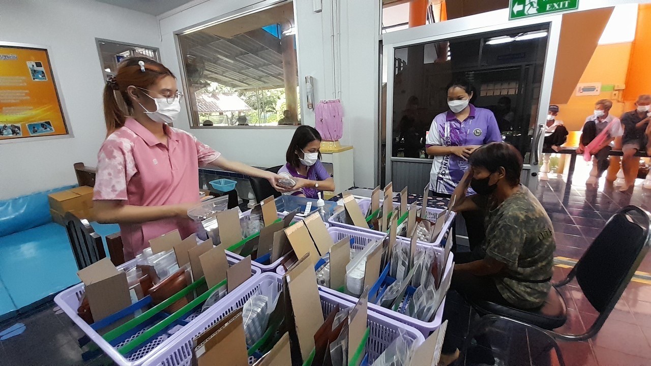 23/5/66 ช่วงบ่าย รพ.สต.บ้านสันป่าไร่ ให้บริการจ่ายยาผู้ป่วยโรคความดันโลหิตสูง (กลุ่ม 2/3) ที่รับยาที่ รพ.สต.จำนวน 52 ราย