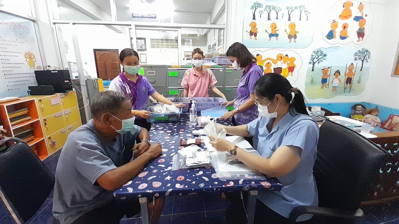 23/5/66 ช่วงบ่าย รพ.สต.บ้านสันป่าไร่ ให้บริการจ่ายยาผู้ป่วยโรคความดันโลหิตสูง (กลุ่ม 2/3) ที่รับยาที่ รพ.สต.จำนวน 52 ราย