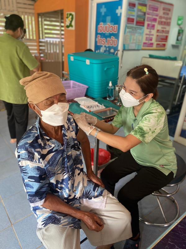 7/6/66 ช่วงเช้า รพ.สต.บ้านสันป่าไร่ รณรงค์ฉีดวัคซีนป้องกันไข้หวัดใหญ่ กลุ่มเสี่ยง รอบแรก มีผู้มารับบริการ 106 ราย รอบต่อไป(วันที่21)กลุ่มเด็กอายุ 6 เดือน ถึง 2ปี 11เดือน