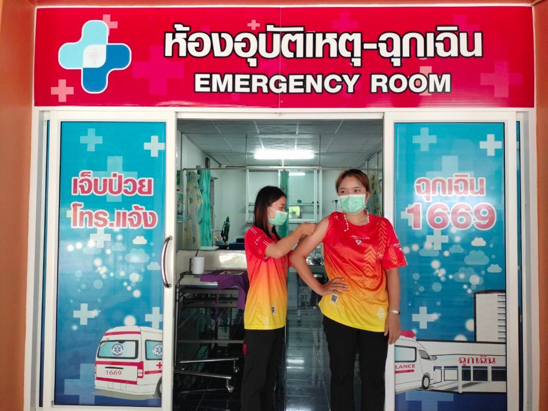 8/6/66 รพ.สต.บ้านสันป่าไร่ ฉีดวัคซีนป้องกันโรคหัด,หัดเยอรมัน(MR) บุคลากรสาธารณสุข (รพ.สต.ในเขต ต.พระธาตุ และ ต.แม่จะเรา อำเภอแม่ระมาด)ที่ยังไม่มีประวัติเคยได้รับวัคซีนมาก่อน จำนวน 10 ราย