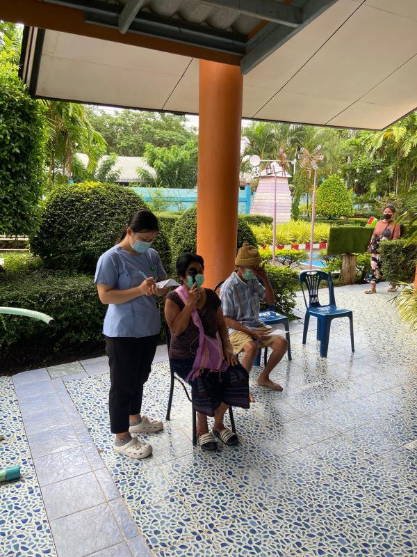 9/6/66 รพ.สต.บ้านสันป่าไร่ร่วมกับรพ.แม่ระมาด ให้บริการตรวจตา ตรวจVA , PH  , วัดความดันลูกตาและรับแว่นตา ในผู้สูงอายุ จำนวน 23 คน