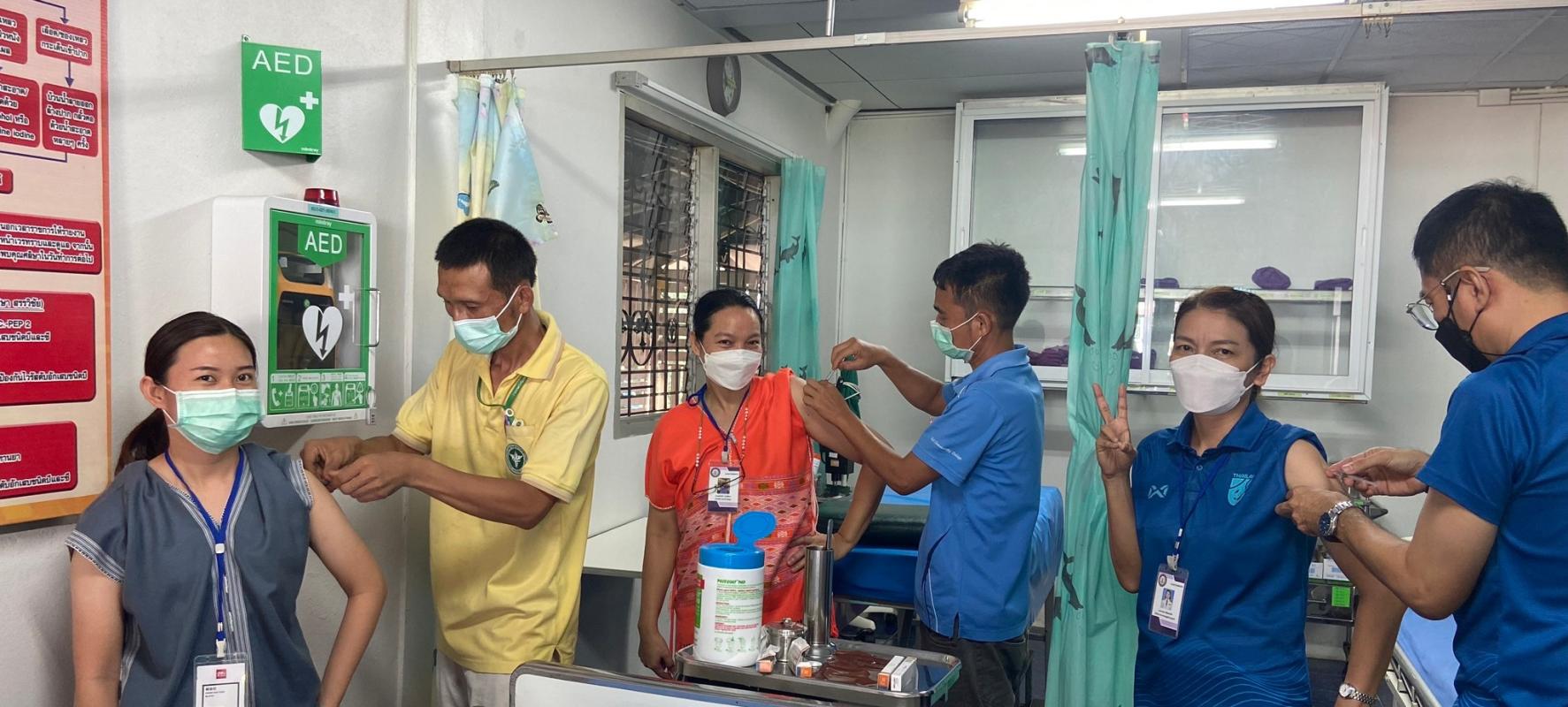 16/6/66 รพ.สต.บ้านสันป่าไร่ ฉีดวัคซีนป้องกันไข้หวัดใหญ่ แก่บุคลากรกลุ่มเสี่ยง จำนวน 8 ราย