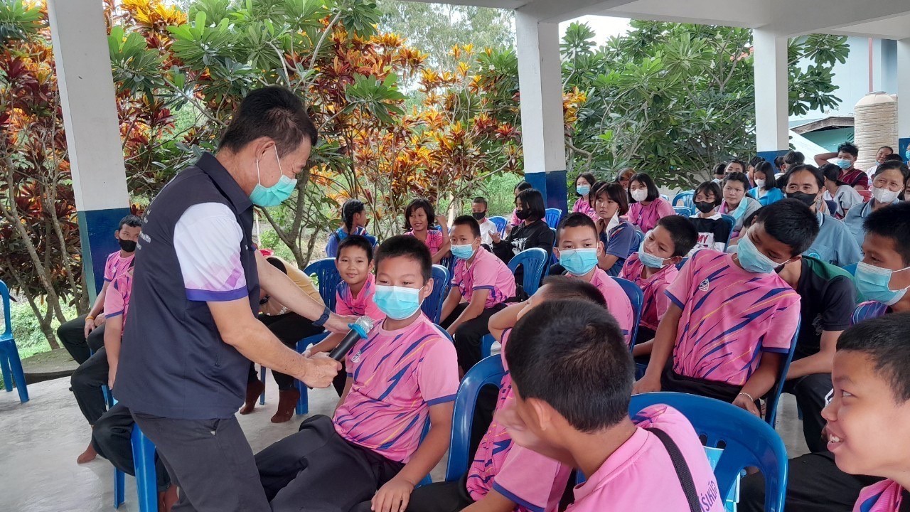 17/6/66 รพ.สต.บ้านสันป่าไร่ร่วมกับเครือข่ายควบคุม ป้องกันโรคติดต่อ จัดอบรมให้ความรู้แก่ประชาชนหมู่ที่3 บ้านป่าไร่เหนือ ในโครงการรณรงค์ป้องกัน ควบคุมโรคไข้เลือดออก โดยมีวิทยากรจากรพ.แม่ระมาด มาให้ความรู้และแลกเปลี่ยนประสบการณ์ในการป้องกันและควบคุมโรคไข้เลื