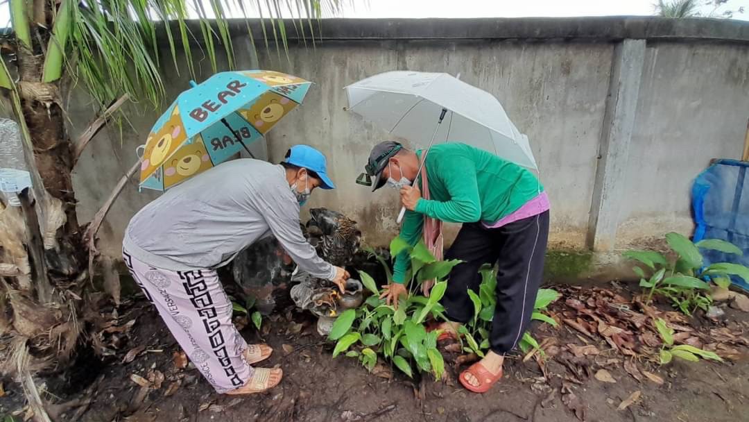 18/6/66 จนท.รพ.สต.บ้านสันป่าไร่ร่วมกับอสม.ม.3บ้านจบปิ ควบคุมโรคไข้เลือดออกรอบ2 เคสดญ.เพ็ญพิชชา ธาราคีรีและรอบแรก ดช.ณัฐคุณ พงษ์ไทย