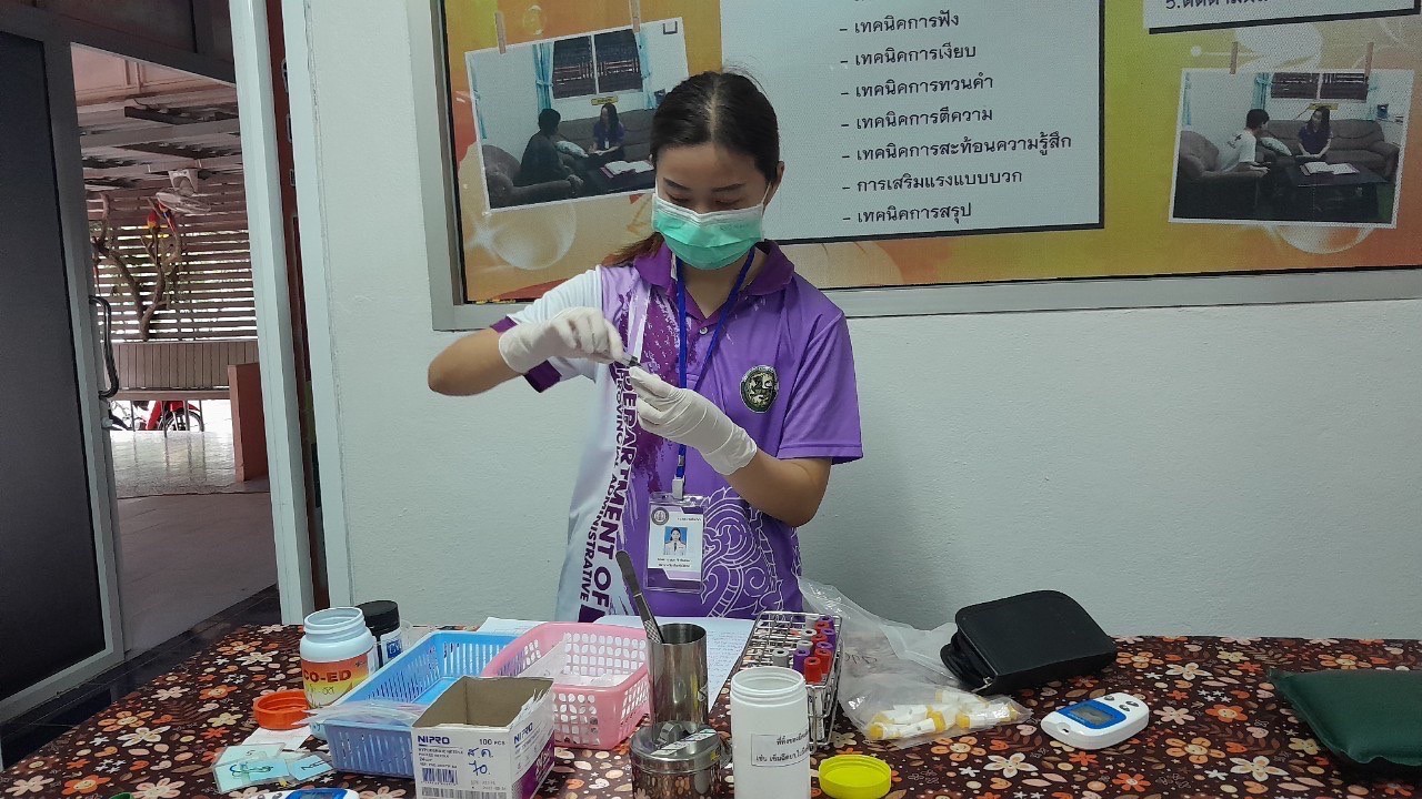 20 มิ.ย.66 จนท.รพ.สต.บ้านสันป่าไร่ เจาะเลือด,ตรวจปัสสาวะ คนไข้โรคความดันโลหิตสูง ที่รับยาที่ รพ.สต.บ้านสันป่าไร่ จำนวน 16 ราย