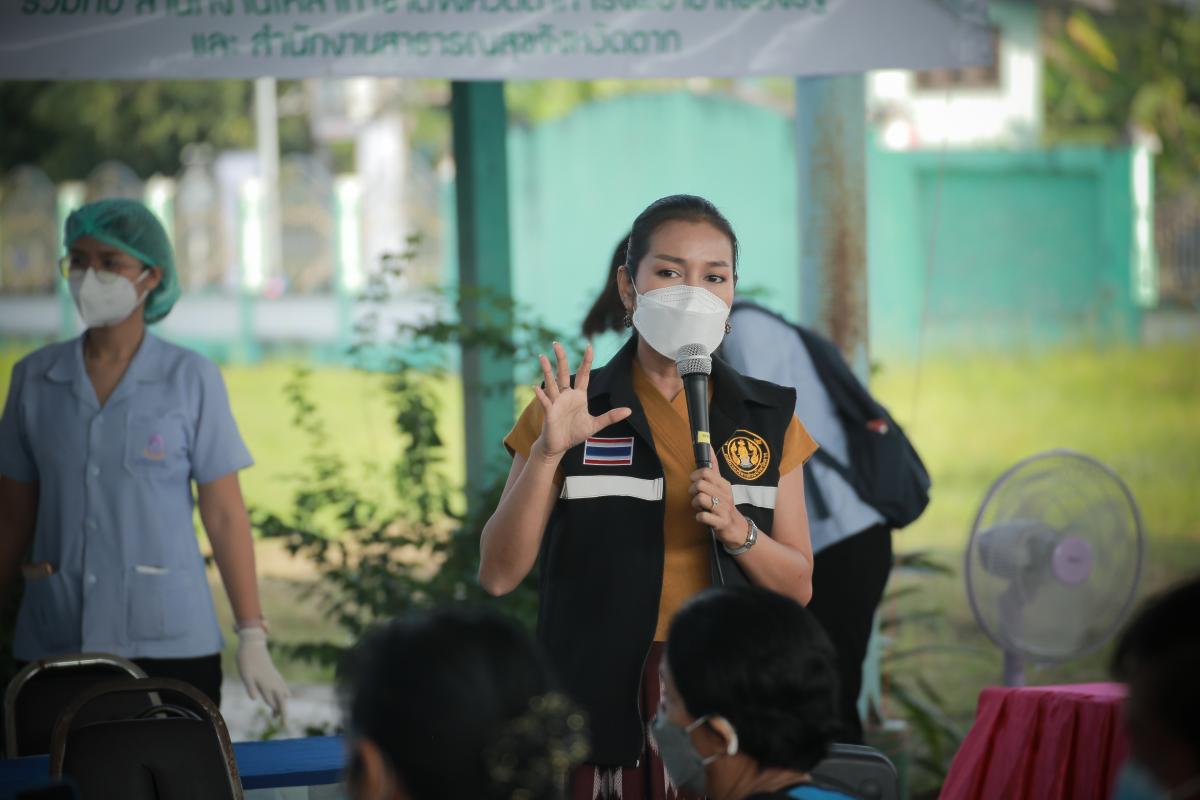 นายก อบจ.ตาก นำวัคซีน Moderna (รอบแรก) ลงพื้นที่ฉีดให้กับประชาชนกลุ่มเปราะบาง  เริ่มต้นที่อำเภอวังเจ้า จังหวัดตาก