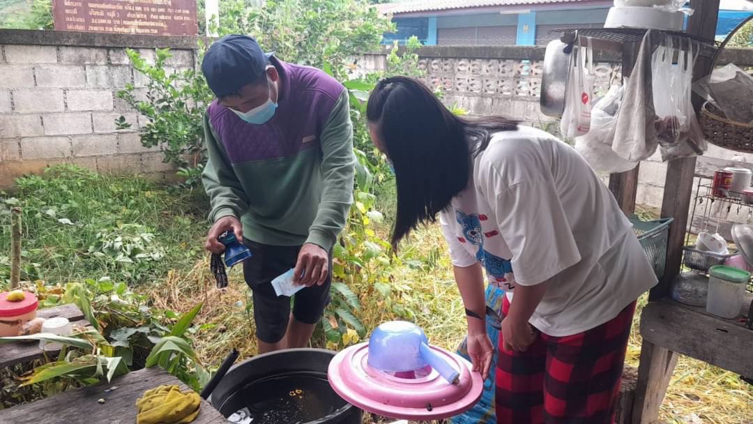 25/6/66 จนท.รพ.สต.บ้านสันป่าไร่ร่วมกับอสม.ม.3 บ้านจบปิ ควบคุมโรคไข้เลือดออก รอบ 2 เคสดช.ณัฐคุณ พงษ์ไทย