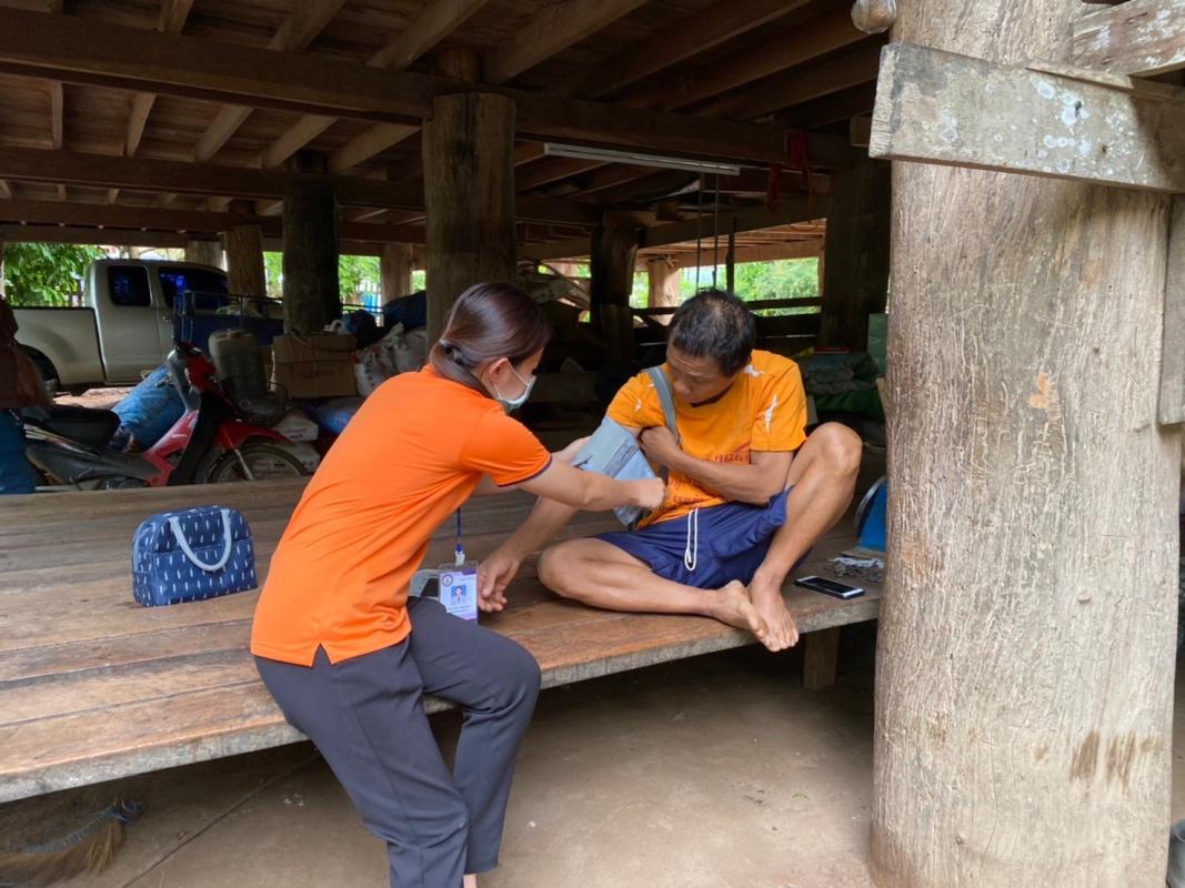 วันที่22/06/2566 จนท. รพ.สต.บ้านสันป่าไร่ เยี่ยมบ้านผู้ป่วยPalliative Care จำนวน 4 ราย ผู้ป่วยNCD จำนวน 6  ราย ผู้ป่วยผ่าตัดหลังออกจากรพ. จำนวน 2 ราย ผู้ป่วยกระดูกแตก จำนวน 1 ราย ครอบครัวเด็กมีปัญหาด้านสุขภาพจิตจำนวน 2 ครอบครัว ผู้พิการ จำนวน 3 ราย