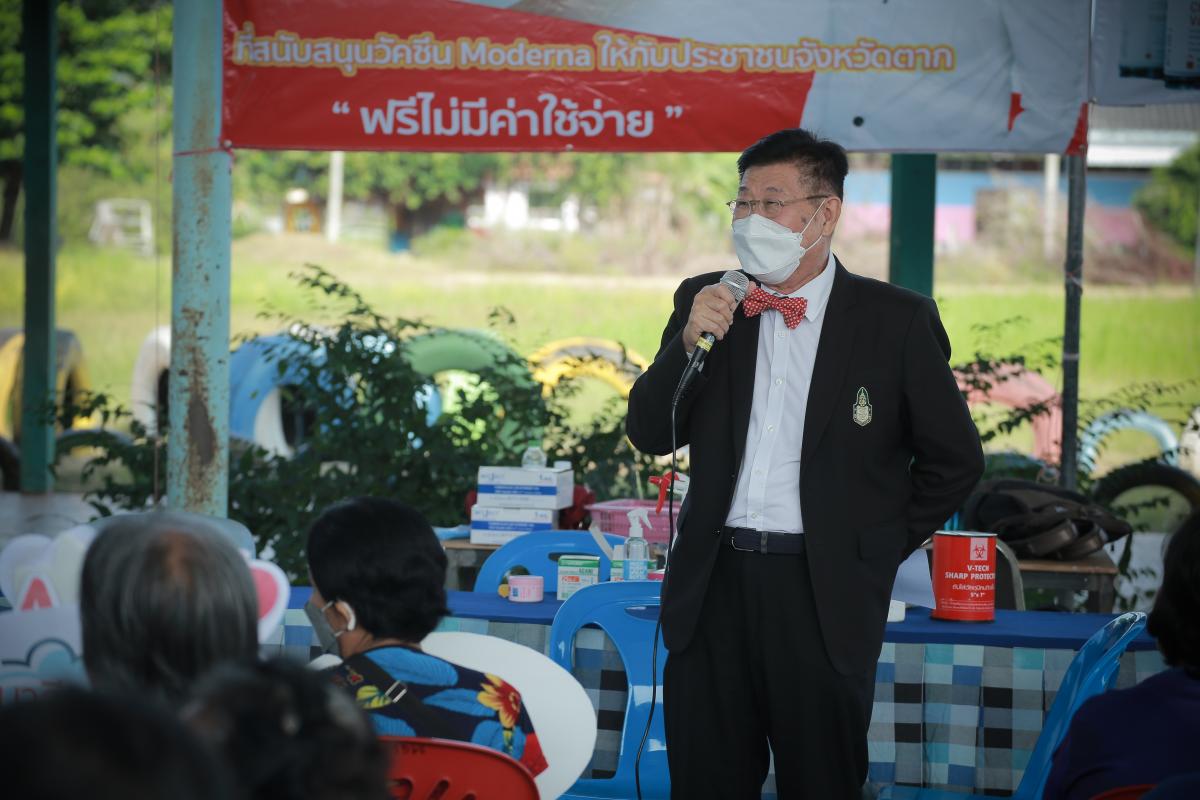 นายก อบจ.ตาก นำวัคซีน Moderna (รอบแรก) ลงพื้นที่ฉีดให้กับประชาชนกลุ่มเปราะบาง  เริ่มต้นที่อำเภอวังเจ้า จังหวัดตาก