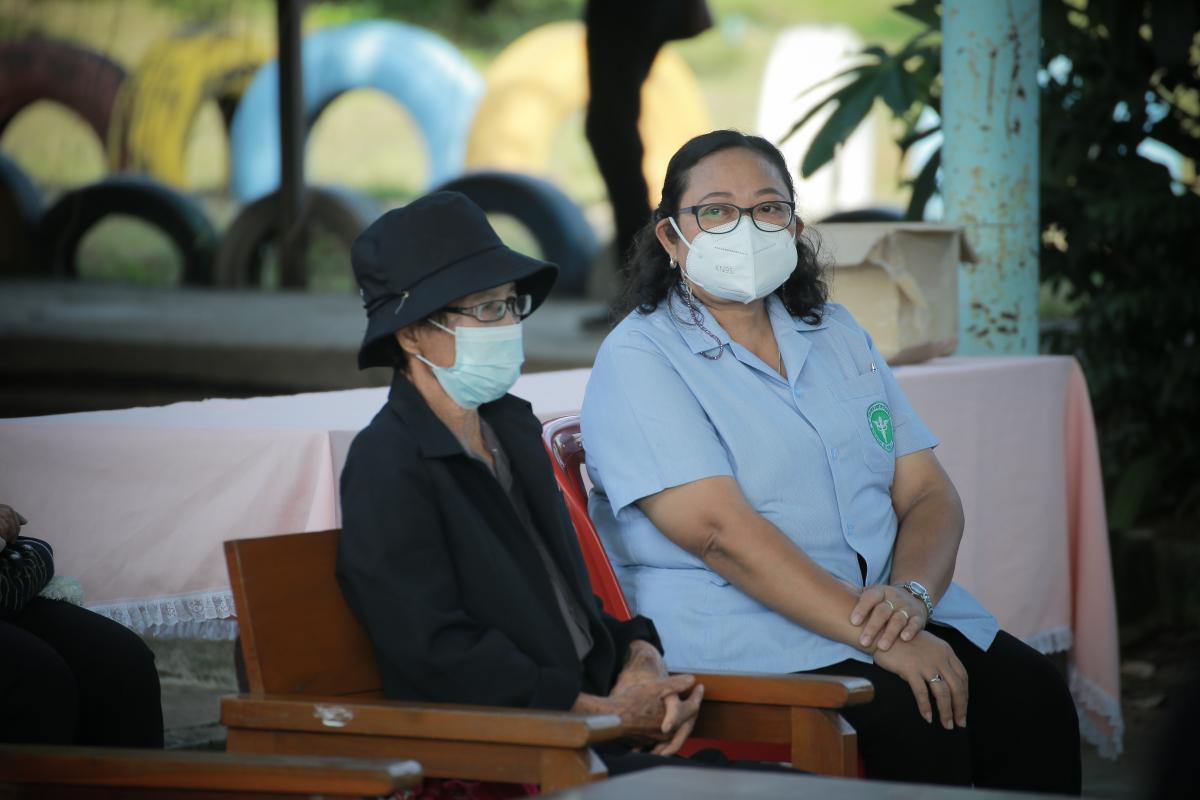 นายก อบจ.ตาก นำวัคซีน Moderna (รอบแรก) ลงพื้นที่ฉีดให้กับประชาชนกลุ่มเปราะบาง  เริ่มต้นที่อำเภอวังเจ้า จังหวัดตาก