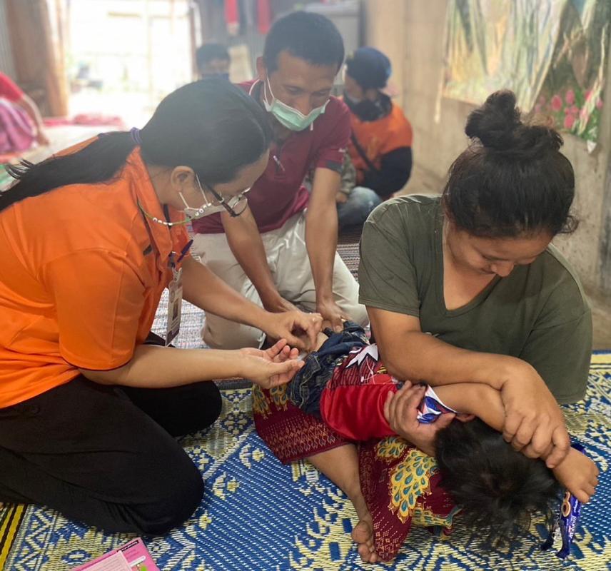 13/7/66 รพ.สต.บ้านสันป่าไร่ ออกหน่วยฉีดวัคซีนเด็กอายุ 0-5 ปี ที่ หมู่ 6 บ้านห้วยกระทิง จำนวน 7 ราย มีการเจาะเลือดตรวจความเข้มข้นของเลือด(Hct) , จ่ายยา para syrferrous syr