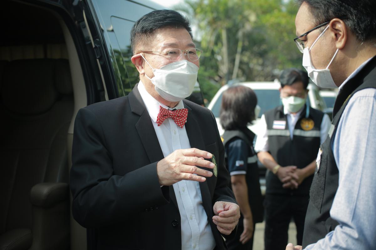 นายก อบจ.ตาก นำวัคซีน Moderna (รอบแรก) ลงพื้นที่ฉีดให้กับประชาชนกลุ่มเปราะบาง  เริ่มต้นที่อำเภอวังเจ้า จังหวัดตาก