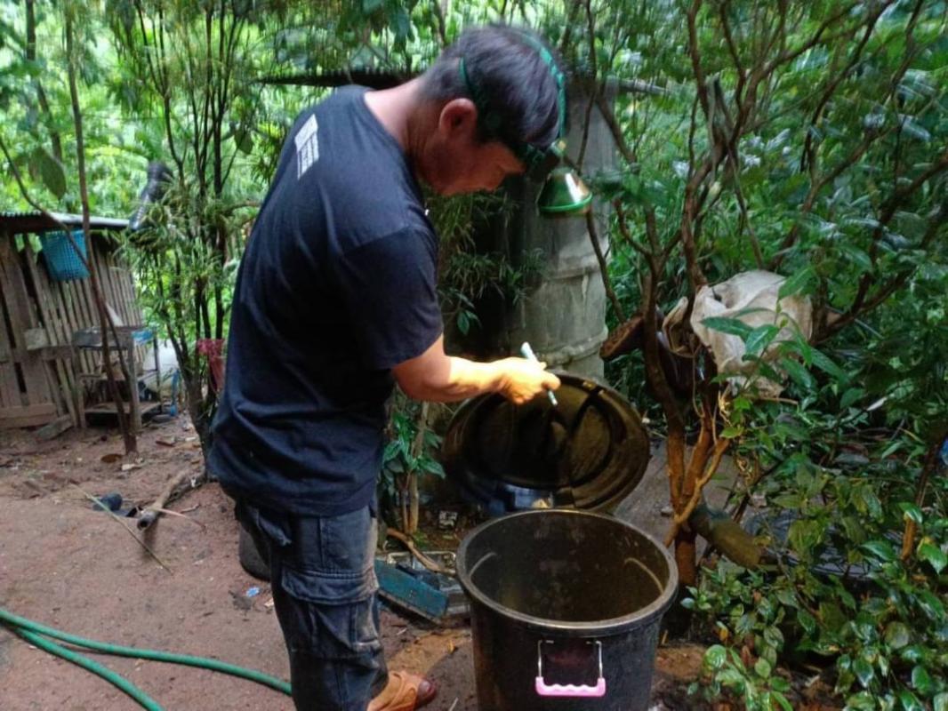 18/7/66 จนท.รพ.สต.บ้านสันป่าไร่ร่วมกับผู้นำชุมชน อบต.พระธาตุ อสม.และประชาชน ม.3บ้านป่าไร่เหนือ รณรงค์สำรวจและทำลายแหล่งเพาะพันธ์ลูกน้ำยุงลายและพ่นสารเคมีกำจัดยุงตัวแก่ทั้งหมู่บ้านเนื่องในวันสวรรคตของสมเด็จย่า