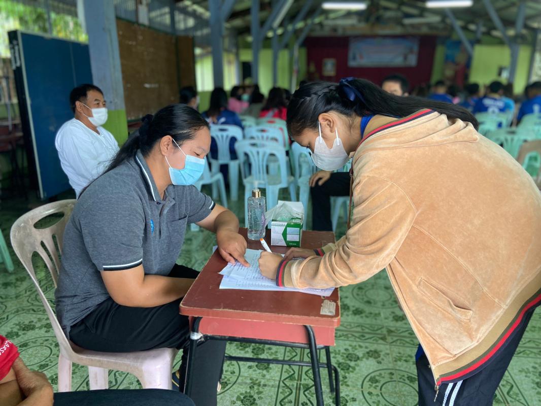 20766 จนท.รพ.สต.บ้านสันป่าไร่ร่วมกับเครือข่ายคุ้มครองผู้บริโภคตำบลพระธาตุจัดอบรมโครงการชุมชนก้าวไกลไปกับงานคุ้มครองผู้บริโภค ณ โรงเรียนบ้านสันป่าไร่ มีผู้เข้าร่วมอบรม จำนวน 100 คน