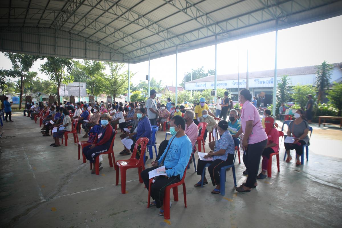 นายก อบจ.ตาก นำวัคซีน Moderna (รอบแรก) ลงพื้นที่ฉีดให้กับประชาชนกลุ่มเปราะบาง  เริ่มต้นที่อำเภอวังเจ้า จังหวัดตาก