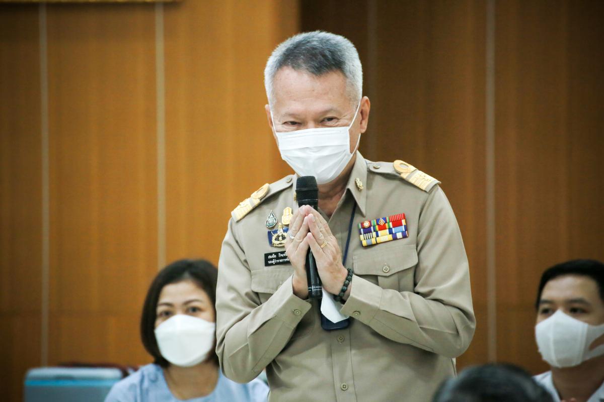 นายก อบจ.ตาก นำวัคซีน Moderna (รอบแรก) ลงพื้นที่ฉีดให้กับประชาชนกลุ่มเปราะบาง ในพื้นที่อำเภอเมืองตาก จังหวัดตากวันที่ 15 พฤศจิกายน พ.ศ. 2564 นายณัฐวุฒิ ทวีเกื้อกูลกิจ นายกองค์การบริหารส่วนจังหวัดตาก พร้อมด้วยคณะผู้บริหารและเจ้าหน้าที่ กล่าวให้กำลังใจพี่น้