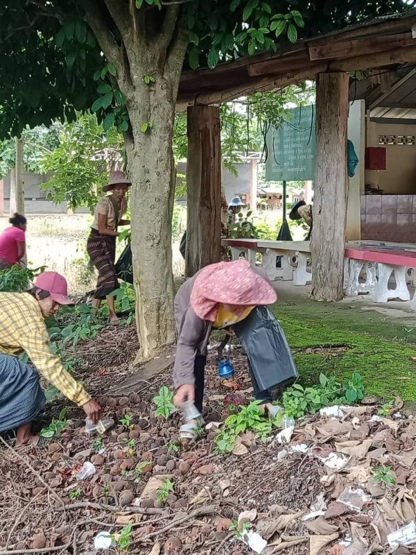 28/7/66 จนท.รพ.สต.บ้านสันป่าไร่ร่วมกับผู้นำชุมชน อสม. ,ประชาชนและชาวต่างชาติในพื้นที่หมู่ที่ 5 บ้านสันป่าไร่ รวมทั้งส่วนราชการในพื้นที่ ( อบต.พระธาตุและตชด.) จัดกิจกรรมจิตอาสา ป้องกันโรคไข้เลือดออก เนื่องในวันเฉลิมพระชนมพรรษา พระบาทสมเด็จพระเจ้าอยู่หัว รั