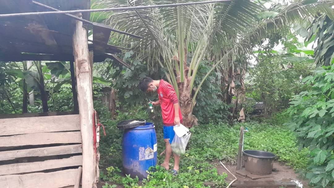 30/7/66 จนท.รพ.สต.บ้านสันป่าไร่ร่วมกับอสม.ม.3บ้านป่าไร่เหนือ ควบคุมโรคไข้เลือดออกรอบที่1 พร้อมทั้งสอบสวนโรคเคสนางรัตนา พิทักษ์พิบูลย์ศรี