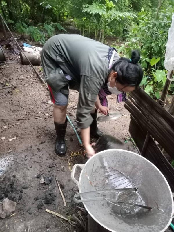 30/7/66 จนท.รพ.สต.บ้านสันป่าไร่ร่วมกับอสม.ม.3บ้านป่าไร่เหนือ ควบคุมโรคไข้เลือดออกรอบที่1 พร้อมทั้งสอบสวนโรคเคสนางรัตนา พิทักษ์พิบูลย์ศรี