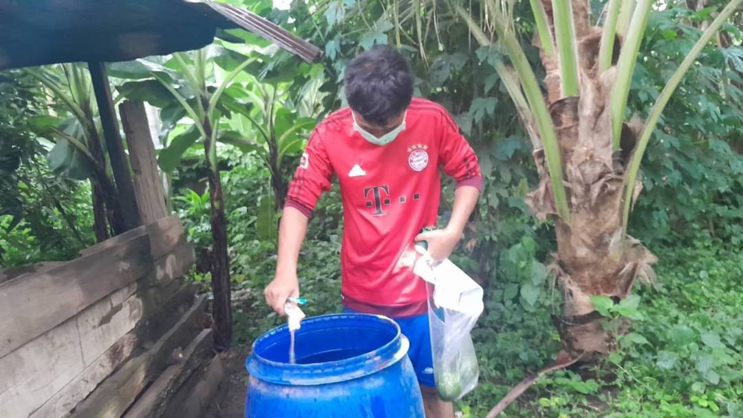 30/7/66 จนท.รพ.สต.บ้านสันป่าไร่ร่วมกับอสม.ม.3บ้านป่าไร่เหนือ ควบคุมโรคไข้เลือดออกรอบที่1 พร้อมทั้งสอบสวนโรคเคสนางรัตนา พิทักษ์พิบูลย์ศรี