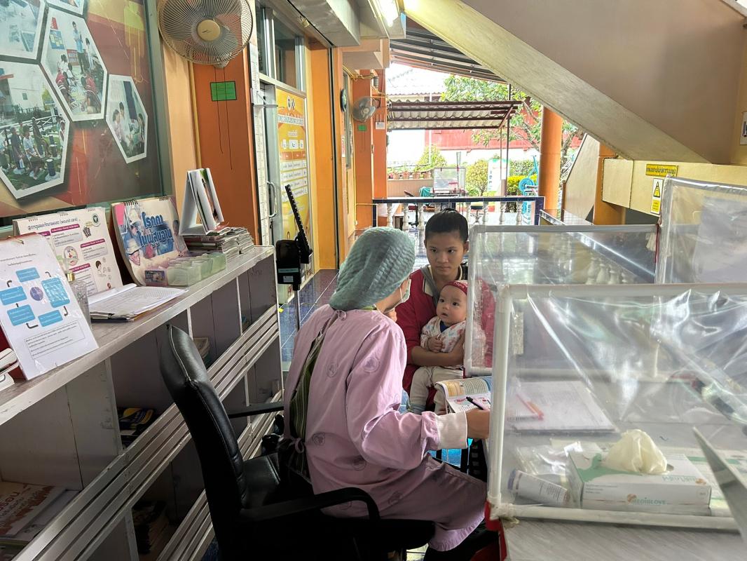 9866 รพ.สต.บ้านสันป่าไร่ ให้บริการฉีดวัคซีนเด็ก อายุ 0-5 ปี จำนวน 23 คน และตรวจสุขภาพช่องปาก , เคลือบฟลูออไรด์ , เจาะเลือดตรวจ Hct , จ่ายยา para syr และ ferrous syr