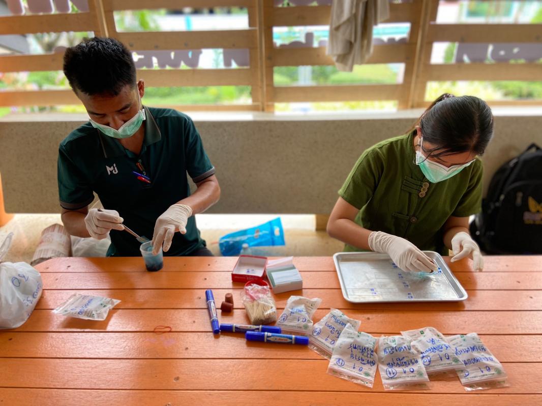 16-18866 จนท.รพ.สต.บ้านสันป่าไร่ ให้ความรู้เกี่ยวกับโรคหนอนพยาธิและตรวจอุจจาระเพื่อค้นหาไข่พยาธิในพื้นที่โครงการพระราชดำริโรงเรียนจาตุรจินดา จำนวน 112 คนพบไข่พยาธิไส้เดือน 2 คน แส้ม้า 4 คนและโรงเรียนบ้านสี่หลัง จำนวน 31 คน พบไข่พยาธิไส้เดือน 1 คน