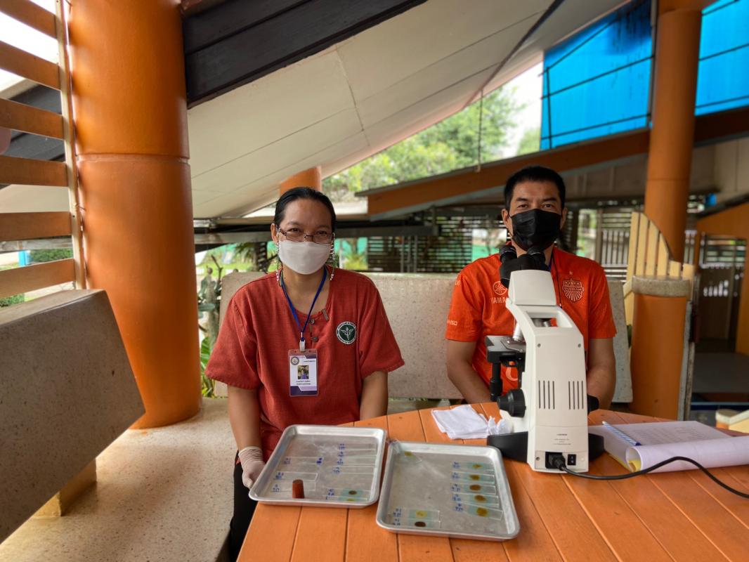 16-18866 จนท.รพ.สต.บ้านสันป่าไร่ ให้ความรู้เกี่ยวกับโรคหนอนพยาธิและตรวจอุจจาระเพื่อค้นหาไข่พยาธิในพื้นที่โครงการพระราชดำริโรงเรียนจาตุรจินดา จำนวน 112 คนพบไข่พยาธิไส้เดือน 2 คน แส้ม้า 4 คนและโรงเรียนบ้านสี่หลัง จำนวน 31 คน พบไข่พยาธิไส้เดือน 1 คน