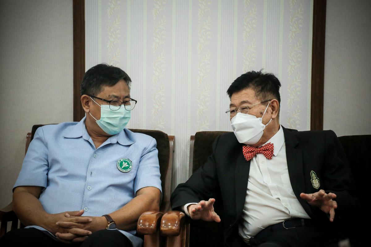 นายก อบจ.ตาก นำวัคซีน Moderna (รอบแรก) ลงพื้นที่ฉีดให้กับประชาชนกลุ่มเปราะบาง ในพื้นที่อำเภอบ้านตาก จังหวัดตาก