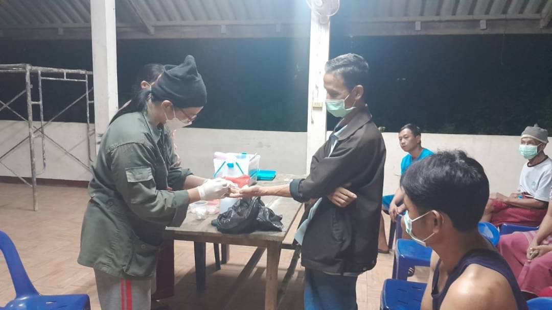 14-15 กันยายน 2566 จนท.รพ.สต.บ้านสันป่าไร่ร่วมกับเครือข่ายจิตอาสาดูแลผู้ป่วยโรคไม่ติดต่อ เจาะเลือดตรวจคัดกรองกลุ่มเสี่ยงโรคเบาหวานหลังได้รับความรู้และปรับเปลี่ยนพฤติกรรม จำนวน 245 คน พบว่า กลุ่มเสี่ยง เปลี่ยนมาเป็น กลุ่มปกติ จำนวน 170 คน คิดเป็นร้อยละ 69.