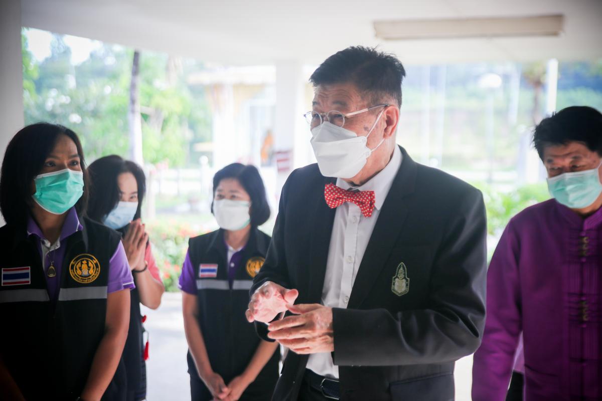 นายก อบจ.ตาก นำวัคซีน Moderna (รอบแรก) ลงพื้นที่ฉีดให้กับประชาชนกลุ่มเปราะบาง ในพื้นที่อำเภอบ้านตาก จังหวัดตาก