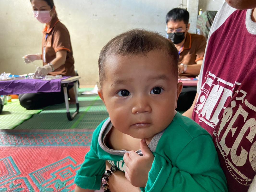 21966 รพ.สต.บ้านสันป่าไร่ ออกหน่วยฉีดวัคซีนเด็กอายุแรกเกิด ถึง 5 ปี และ นักเรียนชั้น ป.6 เขตหมู่ 6 บ้านห้วยกระทิง รวม 13 ราย