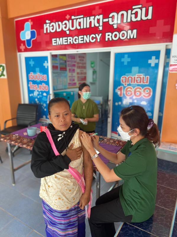 11/10/66 รพ.สต.บ้านสันป่าไร่ ฉีดวัคซีนป้องกันโรคมะเร็งปากมดลูก(HPV) เข็ม 1 กลุ่มประชาชนทั่วไป ให้แก่สตรีอายุ 15-45 ปี จำนวน 250 คน
