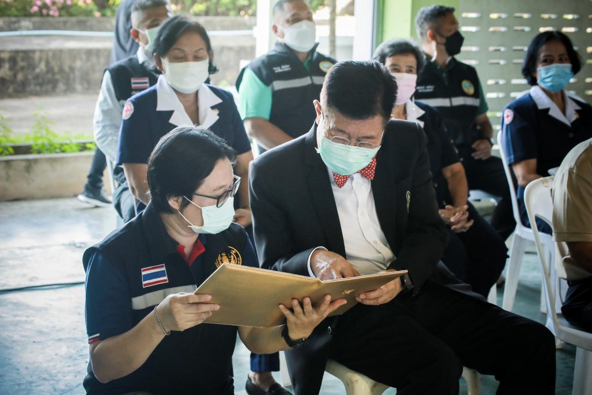 นายก อบจ.ตาก นำวัคซีน Moderna (รอบแรก) ลงพื้นที่ฉีดให้กับประชาชนกลุ่มเปราะบาง ในพื้นที่อำเภอท่าสองยาง จังหวัดตาก