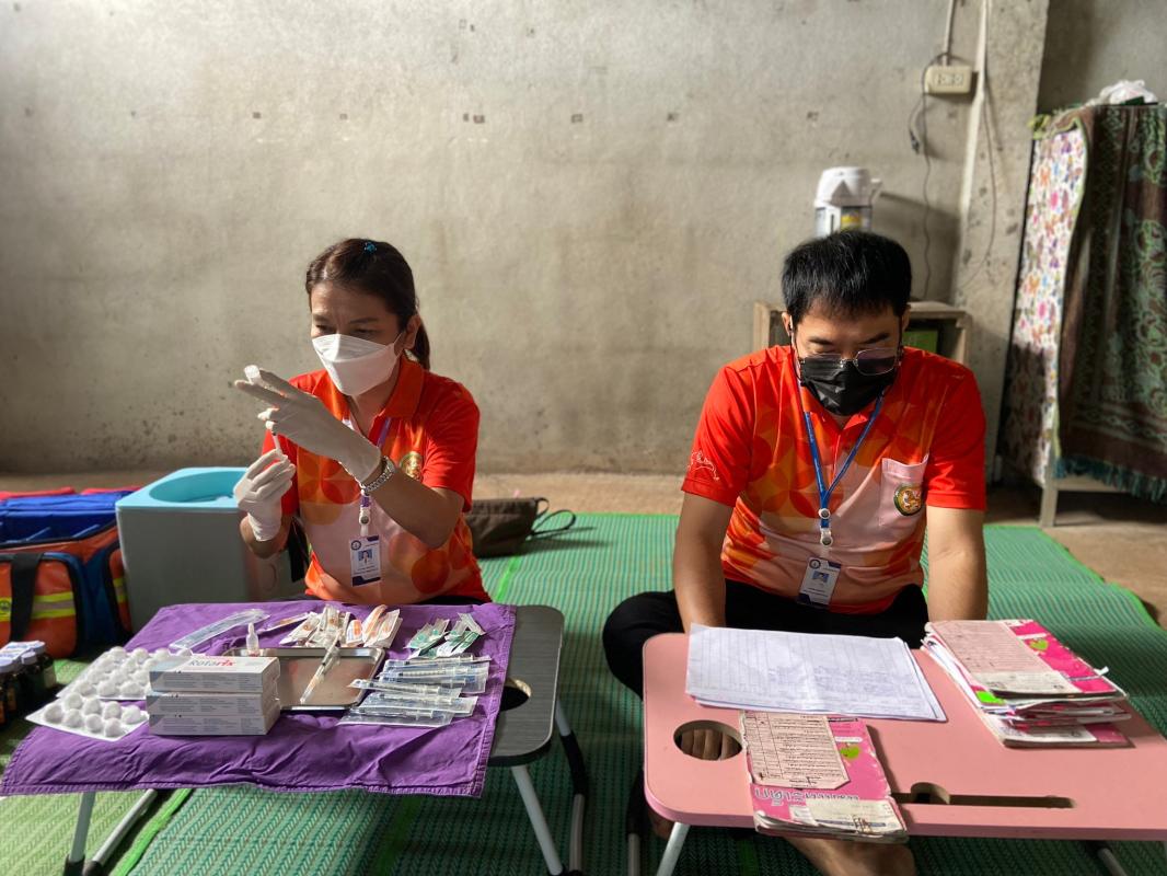 9/11/66 รพ.สต.บ้านสันป่าไร่ ออกหน่วยฉีดวัคซีนเด็กอายุ 2 เดือน ถึง 4 ปี เขต สสช.ห้วยกระทิง จำนวน 8 ราย และ เจาะเลือดตรวจ hct ,จ่ายยา para syr , ferrous syr