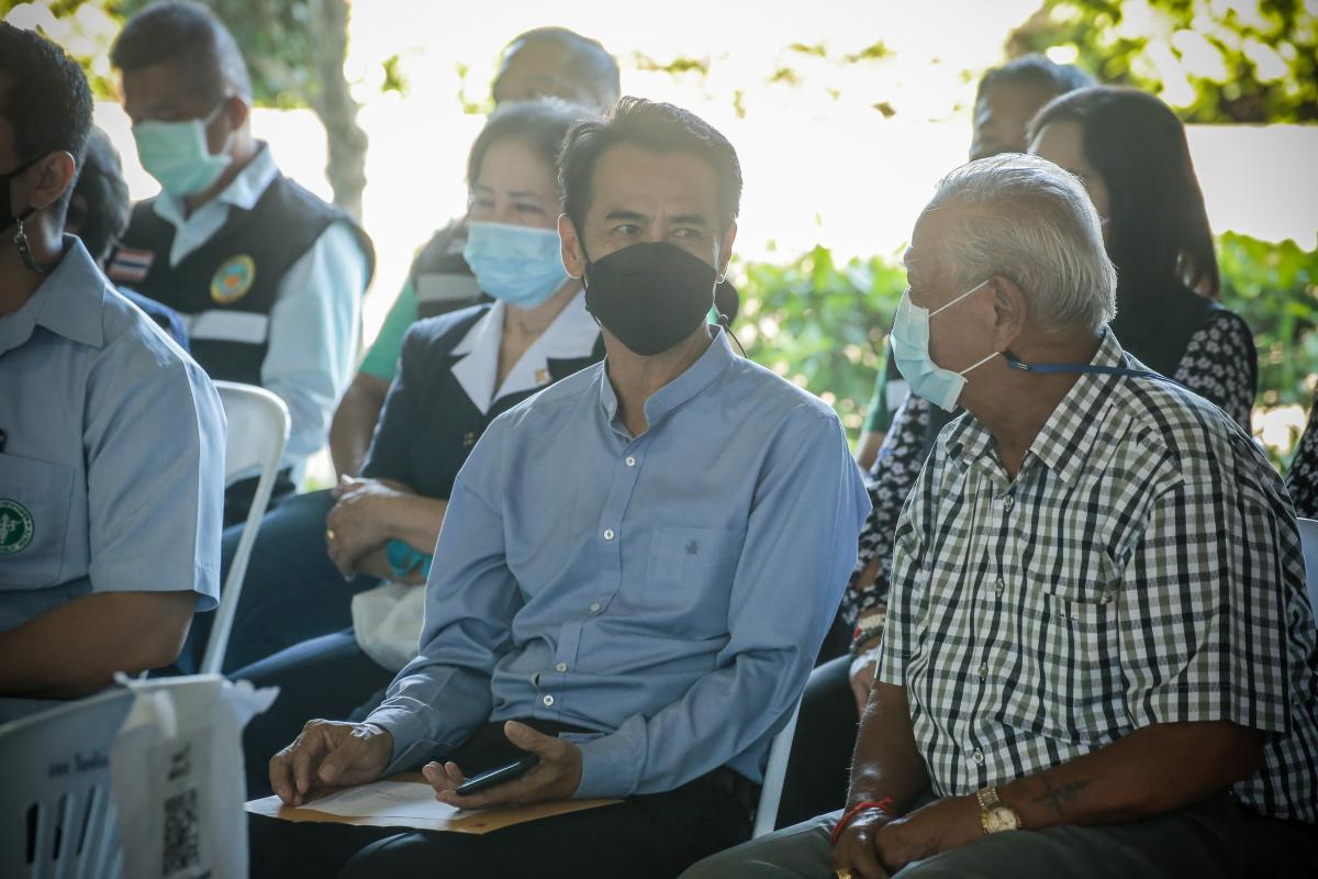 นายก อบจ.ตาก นำวัคซีน Moderna (รอบแรก) ลงพื้นที่ฉีดให้กับประชาชนกลุ่มเปราะบาง ในพื้นที่อำเภอท่าสองยาง จังหวัดตาก